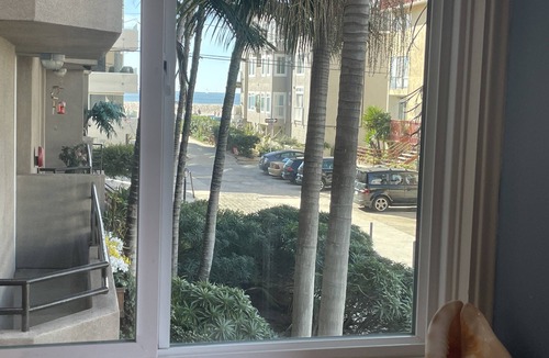 Marina Peninsula Condo | Venice Beach Pier 3 BR condo 100 steps to the sand. Pets Welcome