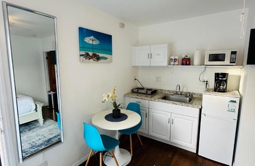 Culver - West Apartment | Venice Beach Studio I 5 Min to Beach I Free Parking
