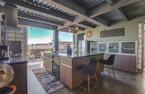Venice House | Venice Beach "The Steel Rose" Compound.