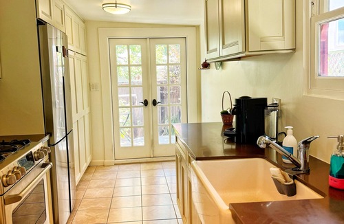 Eastside House | Victorian Bungalow: 2 bd + parking + private garden