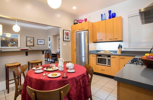 North of the Panhandle Condo | ❤️ Victorian Elegance. Relax & Work. GARAGE & Garden & Free Cleaning!