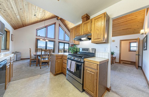 Truckee House | Viewpoint at Tahoe Donner by Tahoe Getaways - Pet-Friendly 3BR Ski Lease