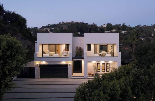 Trousdale Estates Villa | Villa Gina by LuxJB 🏆 Iconic Views 🏆 Basketball Court & Mini Golf