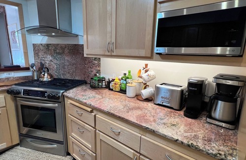 Woodland Hills House | Villa Reforma - Newly Designed 4BR House with Pool & Garden in Los Angeles
