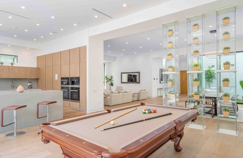 Los Angeles Villa | Villa Waldorf by LuxJB 🏆 Family Friendly 🏆 Heated Pool & Jacuzzi