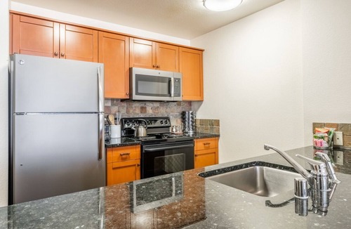 Mammoth Lakes Condo | Village Condo, in Lincoln House- Mountain Views! Hot Tub Access!