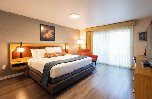 Vandenberg Village Hotel | Village Inn