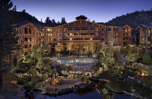 Mammoth Lakes Condo | Village Lodge 800 Reviews, 60" Smart 4kHDTV, Exquisite.