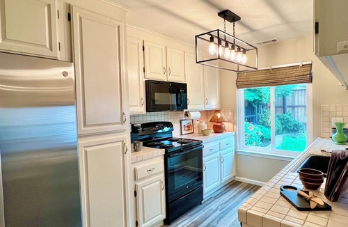 Lodi House | Vineyard Getaway 3BR Home in Lodi minutes away from shopping & attractions