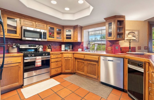 Templeton House | Vineyard Retreat in a Stunning Vineyard Setting and Views, Hot Tub, and More