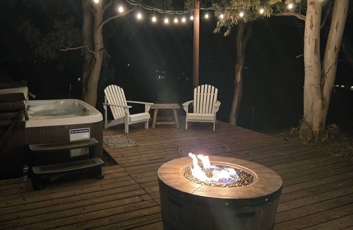 Templeton House | Vineyard & Valley View Cottage w/hot tub Tranquil Farmhouse w/stunning sunsets.