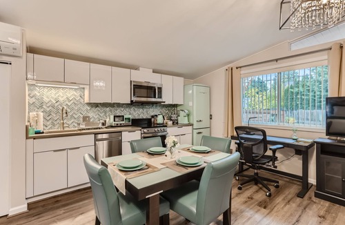 Northwest Bellevue Apartment | Vita Bella Luxury Studio 1king bed 1 sofabed