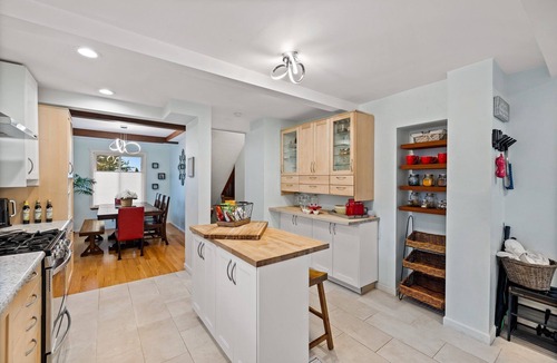 SeaTac House | Walk 2 Light Rail-Quiet-HotTub-0.5 mi 2 Airport-Food, Shopping, Fun!