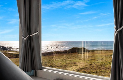 Sereno del Mar House | Walk to Beach! Sonoma Coast~Game Room & Dog~Friendly~Bodega Bay Beach House