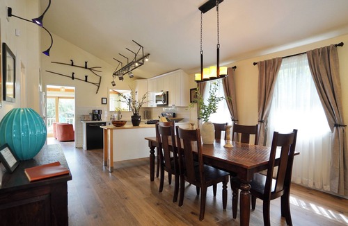 Napa House | Walk to Downtown Napa, Oxbow Public Market, and BottleRock!