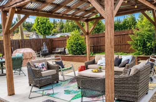 Murphys House | Walk to Downtown Sleeps 9 Fire Pit EV charge
