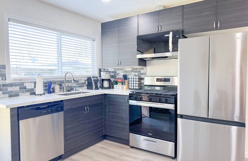North Whisman House | Walk to Google 3BR Home Yard & Kitchen
