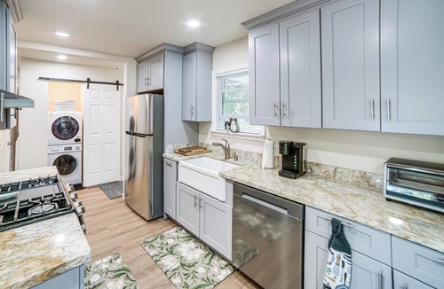 Willits House | Walk to Main St! Quiet Mendocino County Retreat