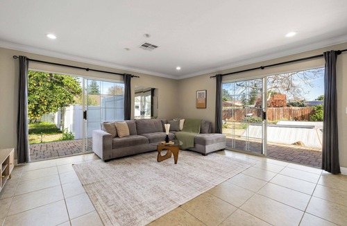 Woodland Hills House | Walnut Acres Ranch 1BR Guesthouse in Woodland Hills w/Pool & Patio