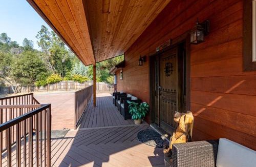 Yosemite Forks House | Waterfall Lodge near Yosemite Endless Pool, Hot Tub, Playground