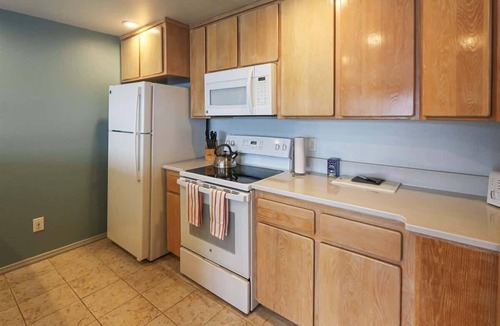 Adelma Beach House | Waterfront 2-BR, Hot Tub, Pool, Bay Views