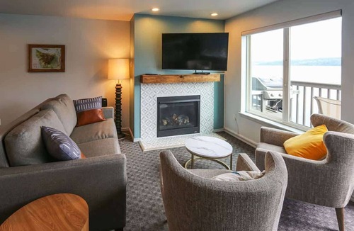 Adelma Beach House | Waterfront 2-BR, Hot Tub, Pool, Bay Views