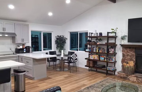 Clearlake House | Waterfront 3-bedroom house in Clearlake Park with private dock