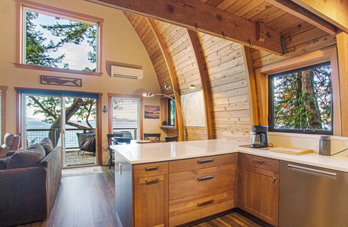 Roche Harbor Cabin | Waterfront Cabin near Roche Harbor! (Elephant House)