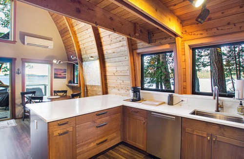 Roche Harbor Cabin | Waterfront Cabin near Roche Harbor! (Elephant House)