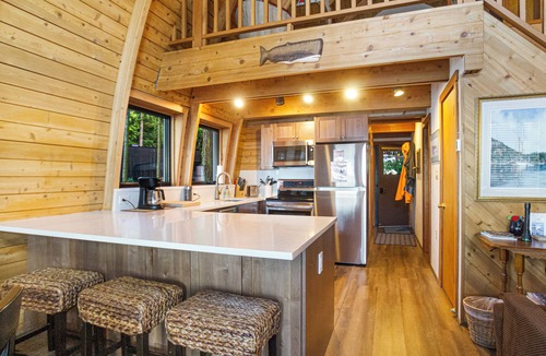 Roche Harbor Cabin | Waterfront Cabin near Roche Harbor! (Elephant House)
