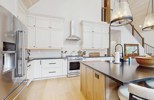 Easton Cabin | Waterfront cabin with panoramic views and lake access, dog-friendly