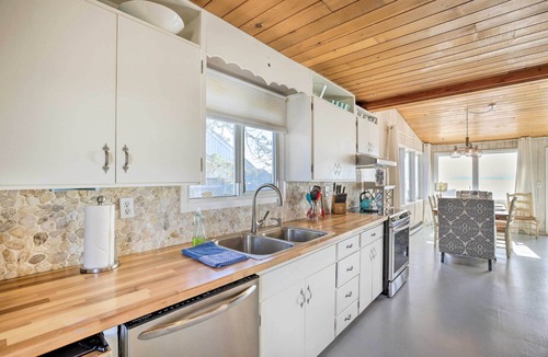 Ferndale House | Waterfront Ferndale Home: Deck + Beach Access