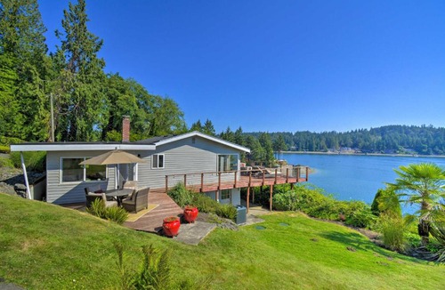 Gig Harbor House | Waterfront Gig Harbor Home w/Furnished Deck
