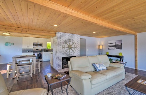 Gig Harbor House | Waterfront Gig Harbor Home w/Furnished Deck