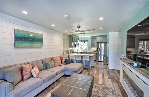 Huntington Beach Condo | Waterfront Huntington Beach Condo w/Fire Pit