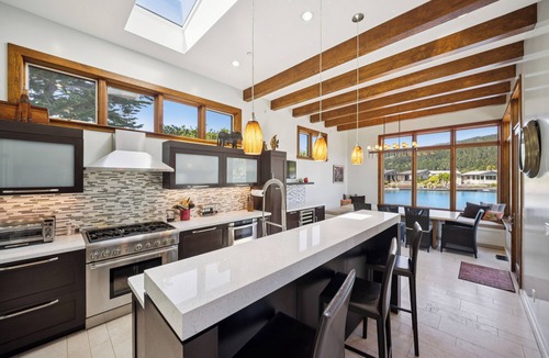 Stinson Beach House | Waterfront Oasis in Seadrift w/Hot Tub
