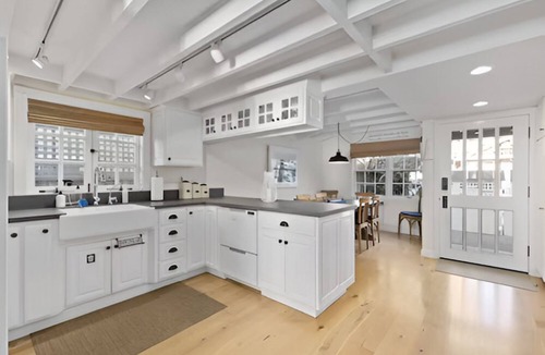 Capitola House | Waterfront Riverhouse Private dock, 2‑min beach walk, FP, BBQ, Prking, Laundry