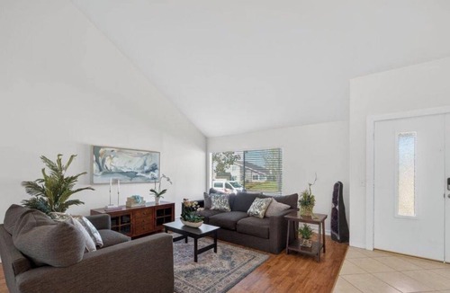 Camarillo House | Welcoming 6-bedroom Sparkling Pool & Spa house in Camarillo perfect for families