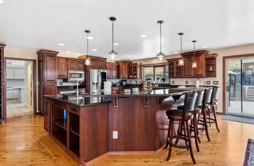Monitor Villa | Wenatchee Mansion. 6500 sqft, pool, hot tub, 7 BR, theater, billiards and more!