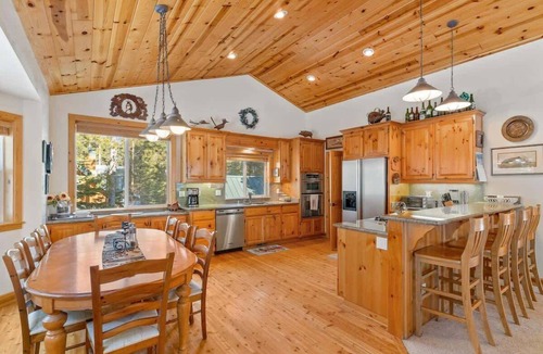 McKinney Estates Cabin | West Shore's Secret - Newer Build - Spacious Family Home