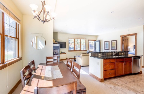 Copper Mountain Village House | West Village Two Bedroom Townhome, walk to the beginner slopes! Free WiFi