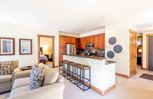 Copper Mountain Village House | West Village Two Bedroom Townhome, walk to the beginner slopes! Free WiFi