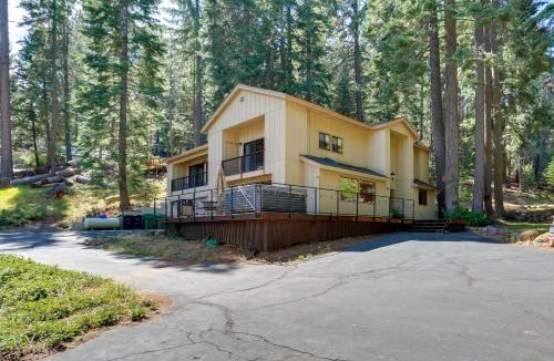 Lake Almanor Peninsula House | Westwood Lakefront Cabin w/Hot Tub & Boat Dock!