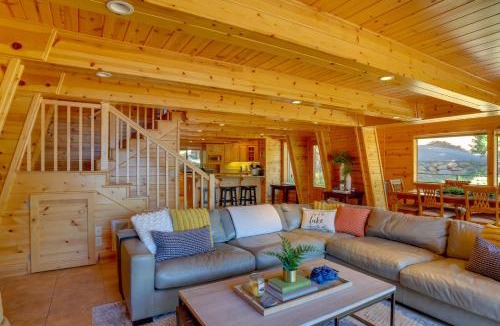 Lake Almanor Peninsula House | Westwood Lakefront Cabin w/Hot Tub & Boat Dock!