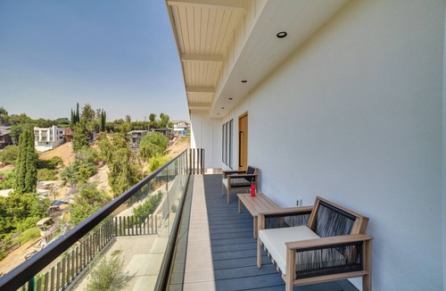 Woodland Hills House | WFH-Friendly Retreat w/Views: 4 Mi to Calabasas