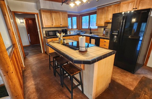 Portola Cabin | WhereGroupsGather:Sleeps10 HotTub FirePit GameYard