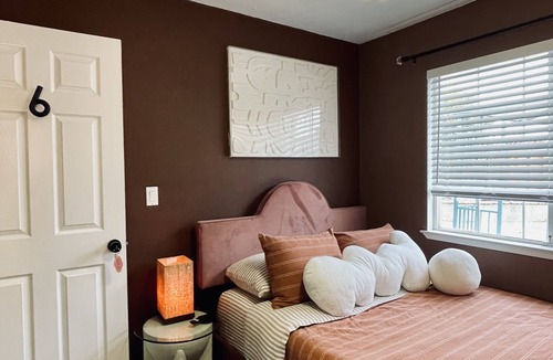 Santa Clara House | Whimsical Designer Guesthouse — 2-bedroom near Kaiser Apple Nvidia Levis Stadium