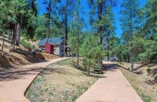 Midpines House | Whispering Pines! 25 miles to Yosemite + 9 miles to Mariposa!