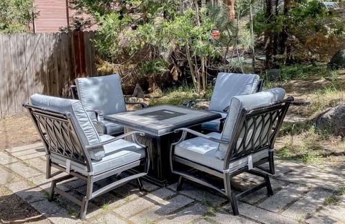 Kings Beach Ski Chalet | Wholesome hotel with lakeview, golf, skiing, WiFi, & Netflix