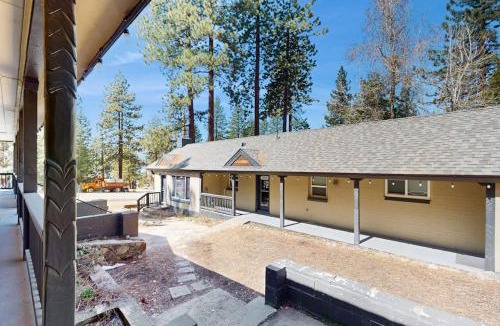 Kings Beach Ski Chalet | Wholesome hotel with lakeview golf skiing WiFi & Netflix